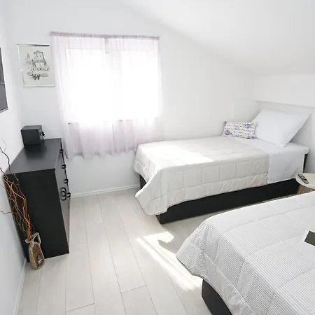 Old Town Apartment *